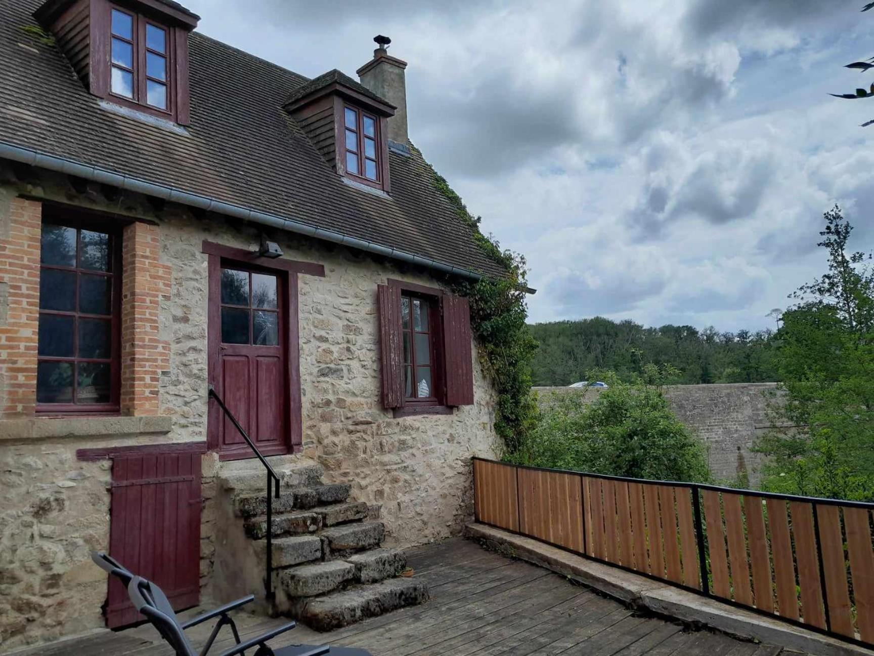 Gite "La Petite" Saint-Benoit-du-Sault Eksteriør bilde