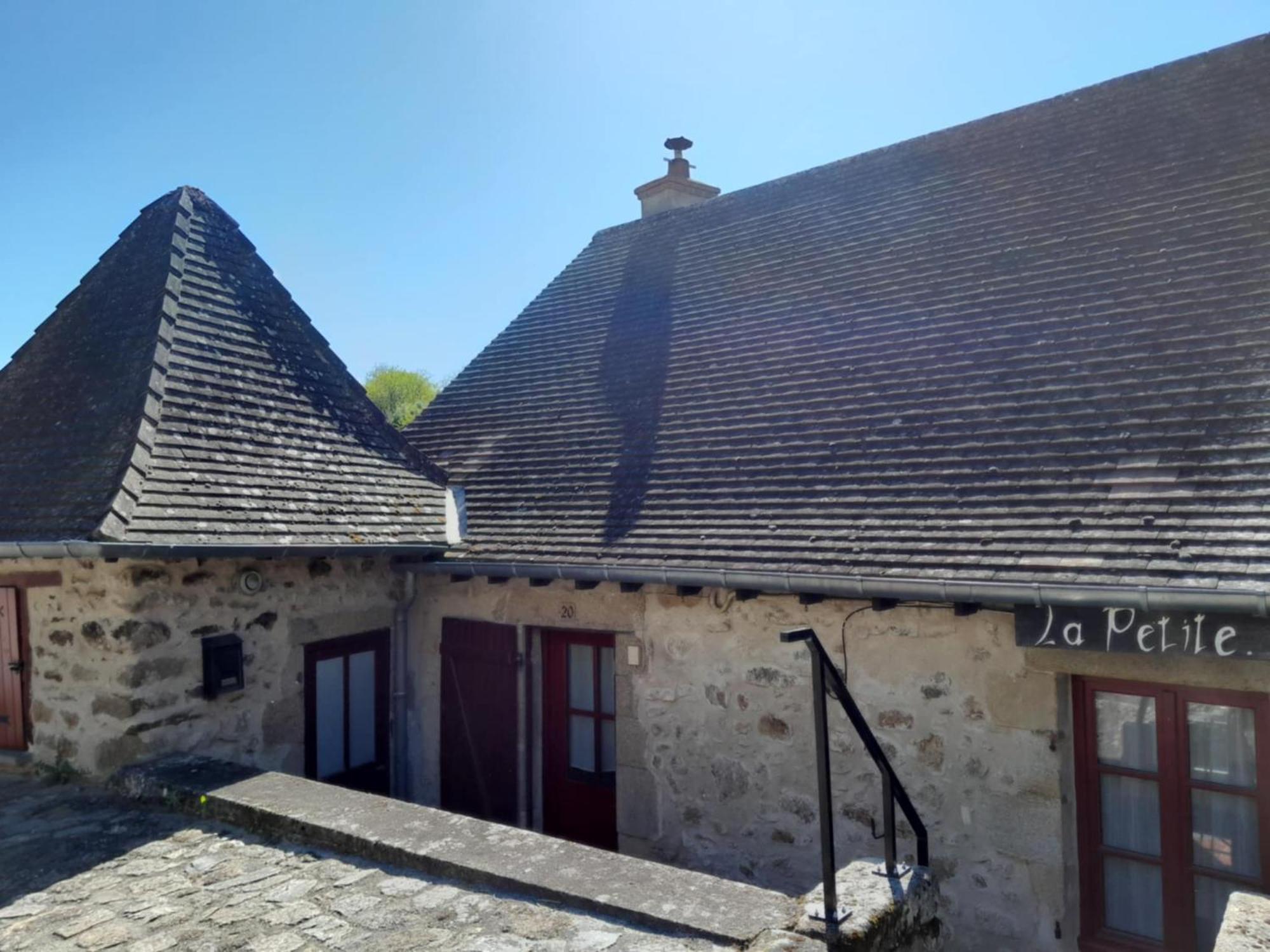 Gite "La Petite" Saint-Benoit-du-Sault Eksteriør bilde